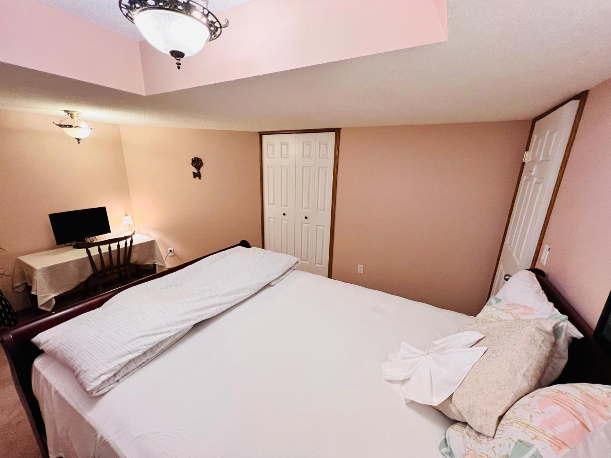 A Classic Homely Basement Suite! Chestermere Kültér fotó