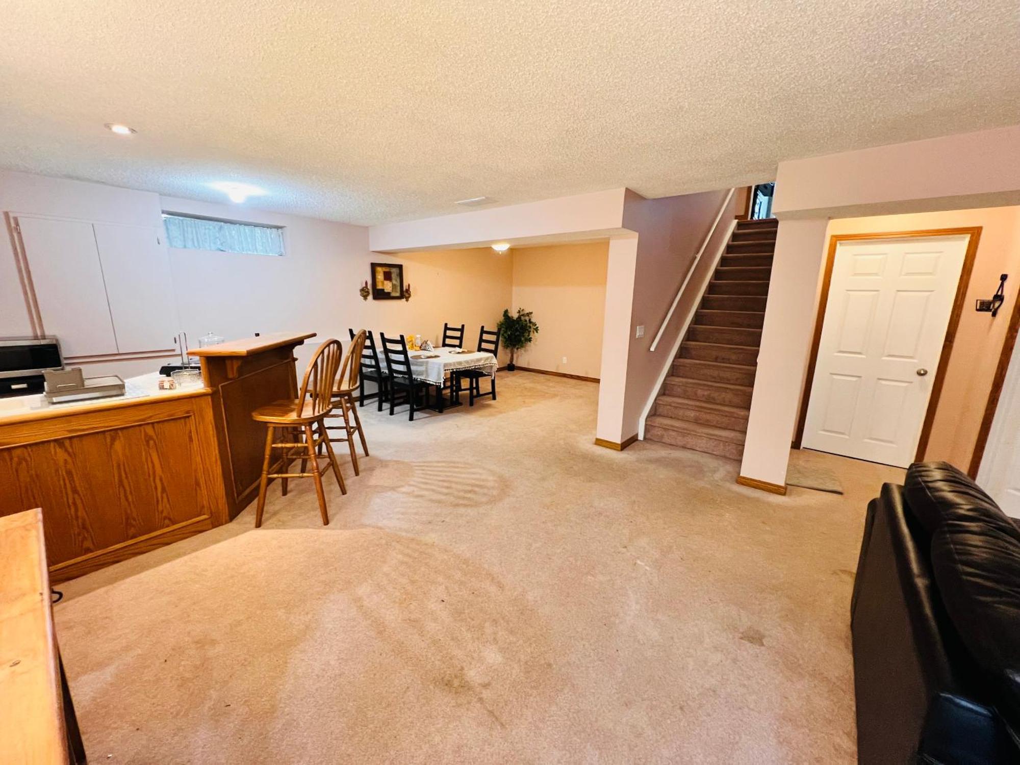 A Classic Homely Basement Suite! Chestermere Kültér fotó