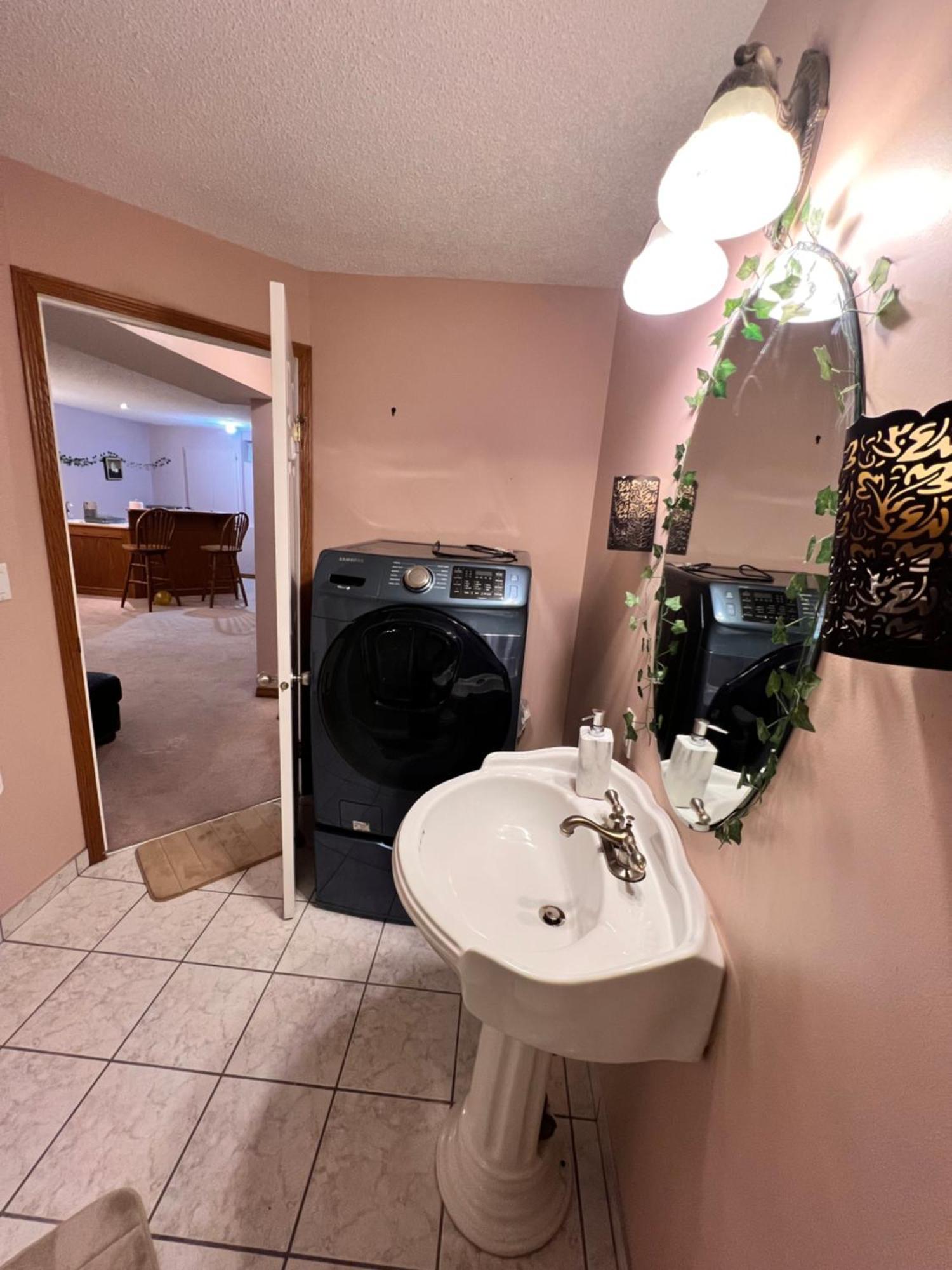A Classic Homely Basement Suite! Chestermere Kültér fotó